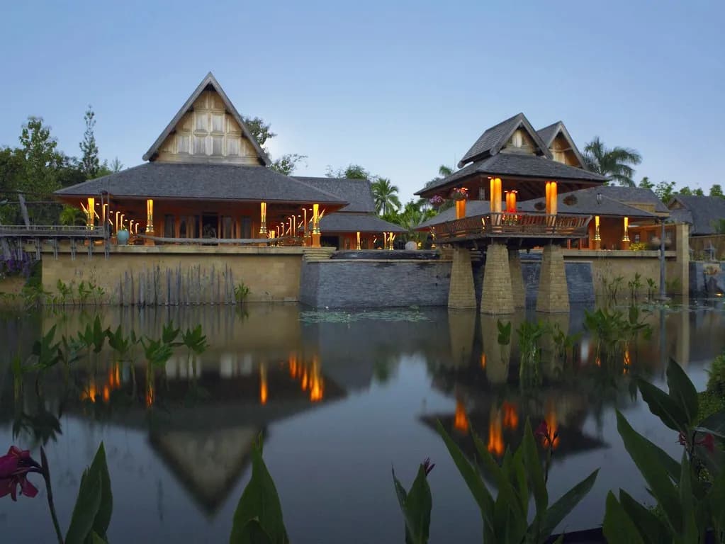 Howie's HomeStay - 3