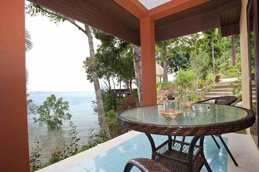 Krabi Beachfront Oceanside Suite - 3