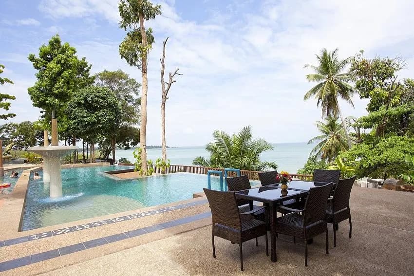 Krabi Beachfront Oceanside Suite - 4