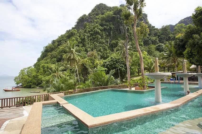 Krabi Beachfront Oceanside Suite - 5