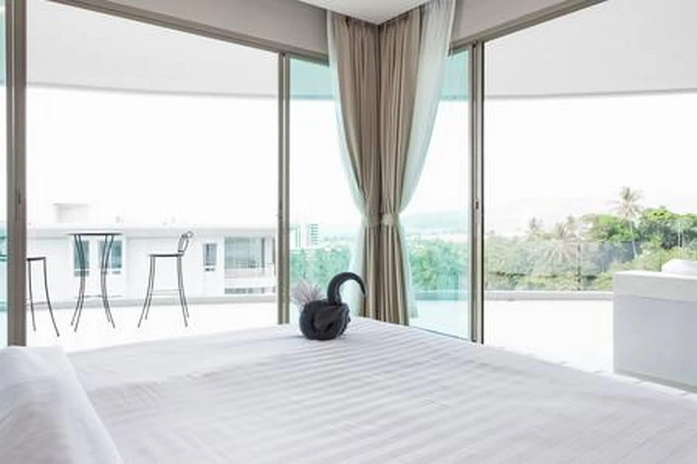 Seaview 2 Bed Jacuzzi on Balcony - 4